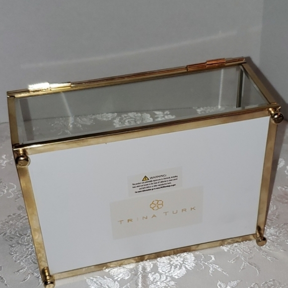 🖤Trina Turk Butterfly Glass Trinket Box - Picture 7 of 8